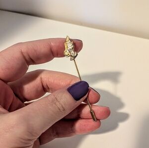 Vintage Gold Praying Hands Brooch